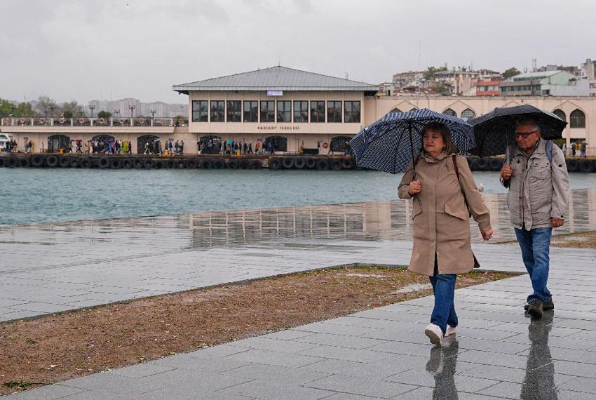 Sağanak yağış ve fırtına kuvvetli geliyor! Meteoroloji ve İstanbul Valiliği uyardı
