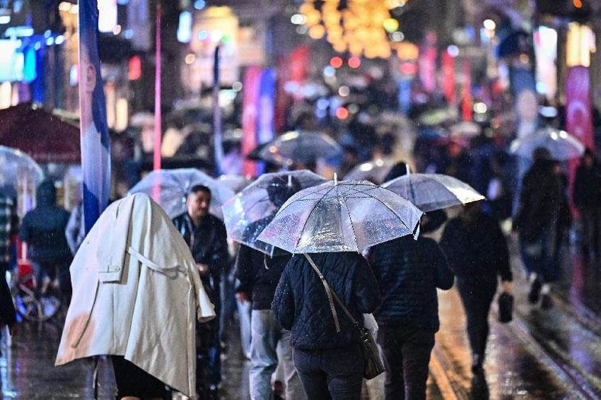 Sağanak yağış ve fırtına kuvvetli geliyor! Meteoroloji ve İstanbul Valiliği uyardı
