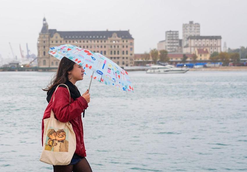 Sağanak yağış ve fırtına kuvvetli geliyor! Meteoroloji ve İstanbul Valiliği uyardı