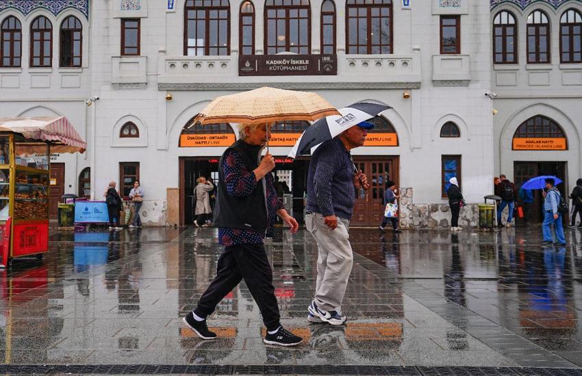 Sağanak yağış ve fırtına kuvvetli geliyor! Meteoroloji ve İstanbul Valiliği uyardı