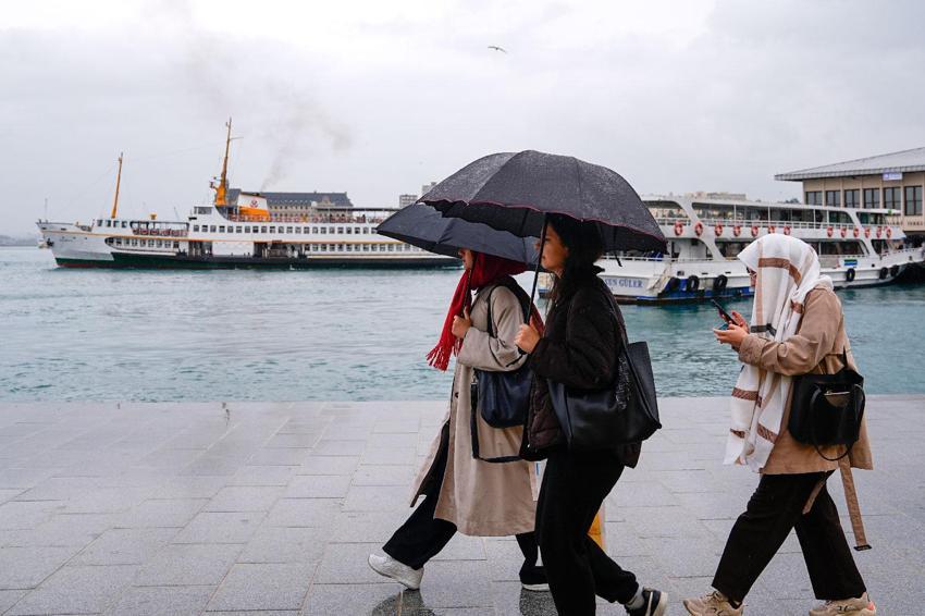 Sağanak yağış ve fırtına kuvvetli geliyor! Meteoroloji ve İstanbul Valiliği uyardı