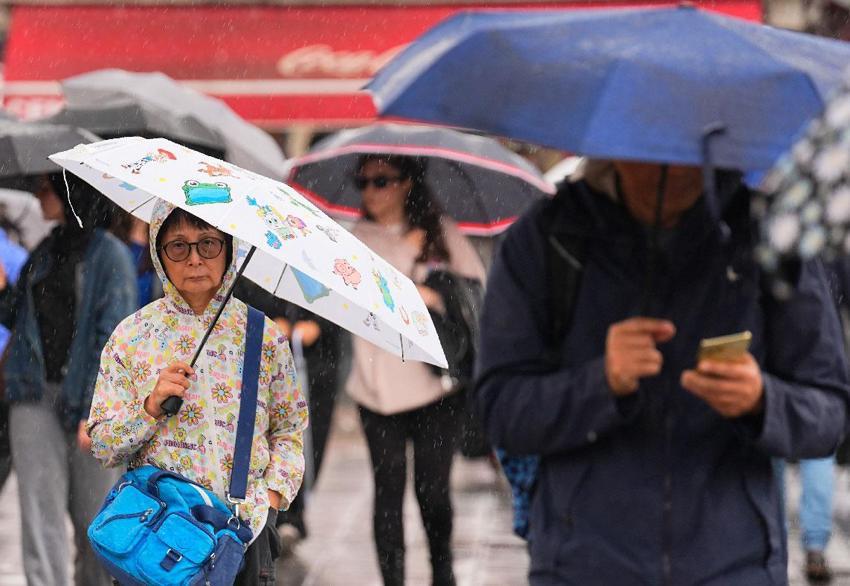 Sağanak yağış ve fırtına kuvvetli geliyor! Meteoroloji ve İstanbul Valiliği uyardı