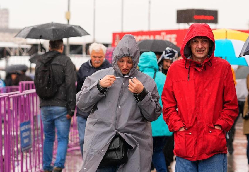 Sağanak yağış ve fırtına kuvvetli geliyor! Meteoroloji ve İstanbul Valiliği uyardı
