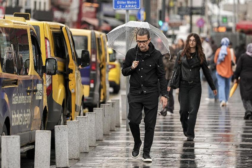 Sağanak yağış ve fırtına kuvvetli geliyor! Meteoroloji ve İstanbul Valiliği uyardı