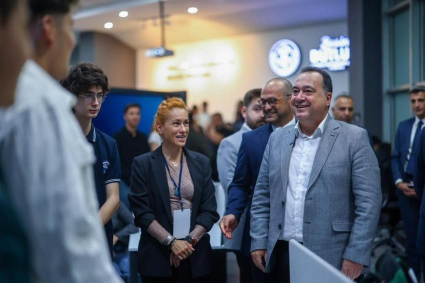 Manisa'da yazılımcılığın ilk meyvesi alındı: İlk mezunlar ürünlerini ortaya koydu