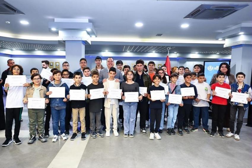 Manisa'da yazılımcılığın ilk meyvesi alındı: İlk mezunlar ürünlerini ortaya koydu