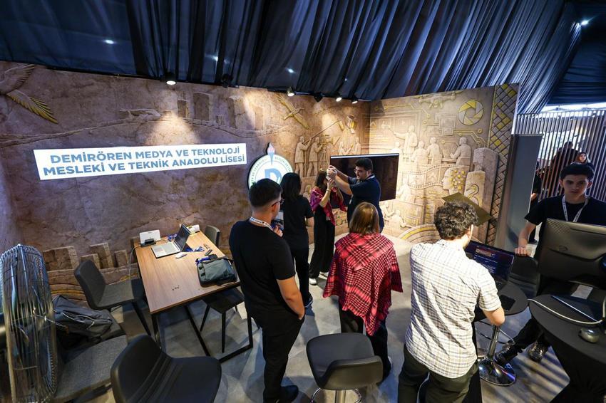 TEKNOFEST Güneydoğu’da Demirören Medya standına yoğun ilgi