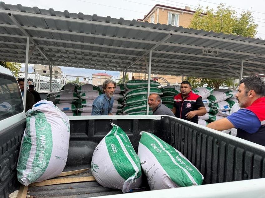 Iğdır'da törenle dağıtıldı! 40 ton tohum üreticiyle buluştu