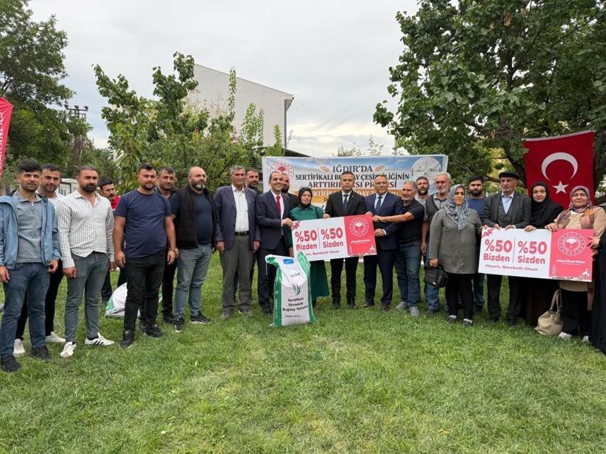 Iğdır'da törenle dağıtıldı! 40 ton tohum üreticiyle buluştu