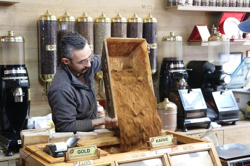 Kendine has kokusu, lezzeti ve köpüğüyle Türk kahvesinin lezzeti asırlık makinalarda saklı