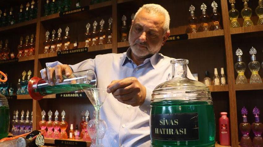 35 yıllık usta Sivas kokan kolonya üretti! Kolonyanın hikayesini duyan Sivas kalesini ziyaret ediyor