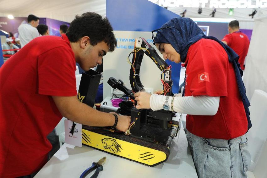 Şanlıurfa’da TEKNOFEST heyecanı! Yerli ve milli DENEYAP kart ile görev aracı geliştirdiler