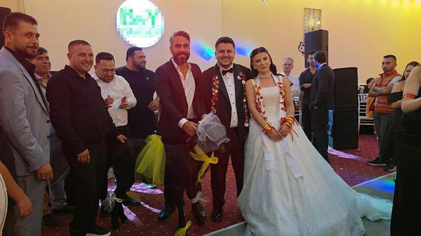 Adana'da sıra dışı düğün hediyesi: Damada keçi taktılar!