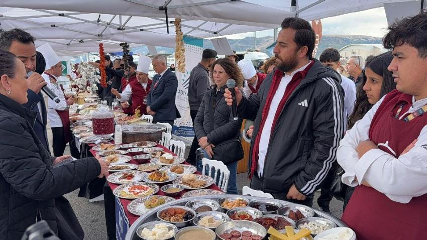 Afyonkarahisar'da rekor denemesi! Hedef Dünyanın En Büyük Anadolu Sofrası ile Guinness Rekorlar Kitabı’na girmek