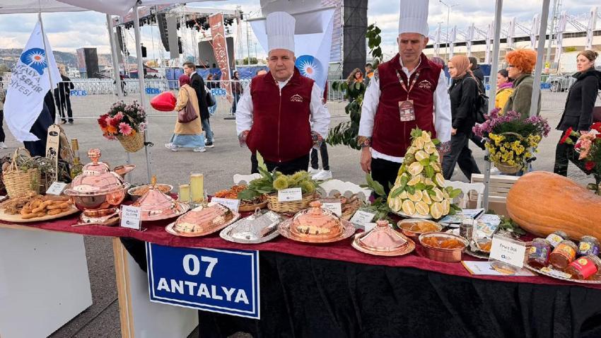 Afyonkarahisar'da rekor denemesi! Hedef Dünyanın En Büyük Anadolu Sofrası ile Guinness Rekorlar Kitabı’na girmek