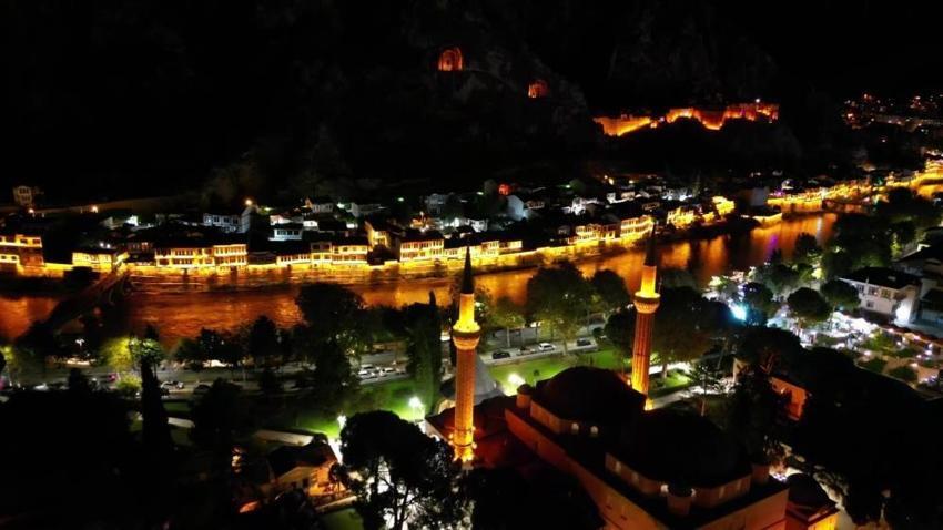 Amasya'da 'rüya şehir' projesi: Harşena Dağı ve Yalıboyu Evleri'nin ışıklandırma sistemi yenilendi!