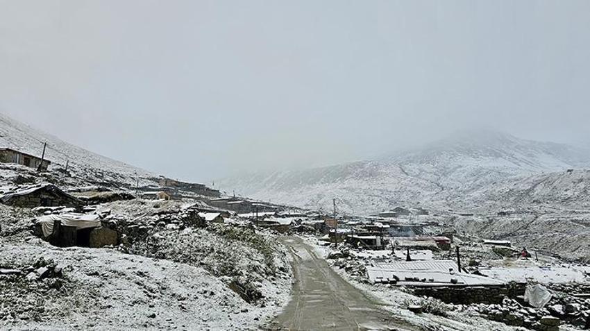 Rize'de kar sürprizi! Kaçkarların etekleri beyaza büründü