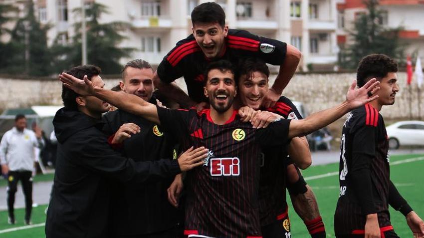 Eskişehirspor, 1922 Akşehirspor'u dağıttı! Hasan Kaya'dan gol şov