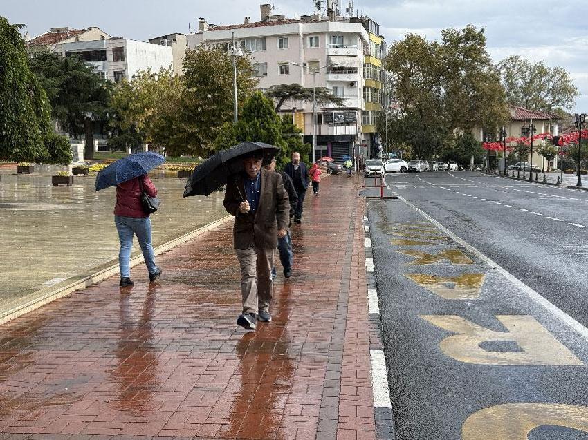 Sağanak yağış ve fırtına kuvvetli geliyor! Meteoroloji'den 4 il için sarı kodlu uyarı