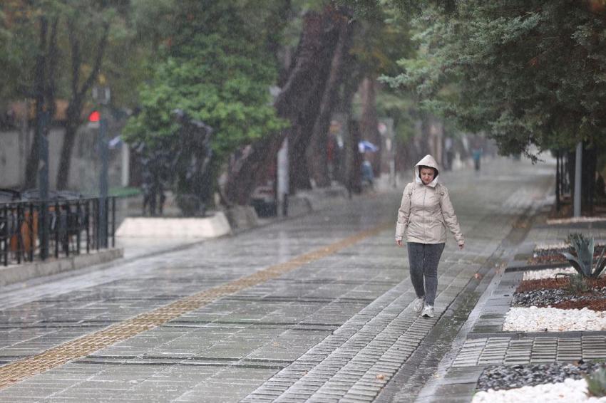 Sağanak yağış ve fırtına kuvvetli geliyor! Meteoroloji'den 4 il için sarı kodlu uyarı