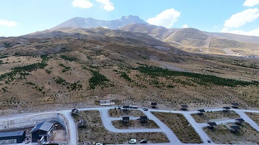 Kayseri’nin simgesine geleceğe nefes olacak hamle: Erciyes beyazdan yeşile bürünüyor
