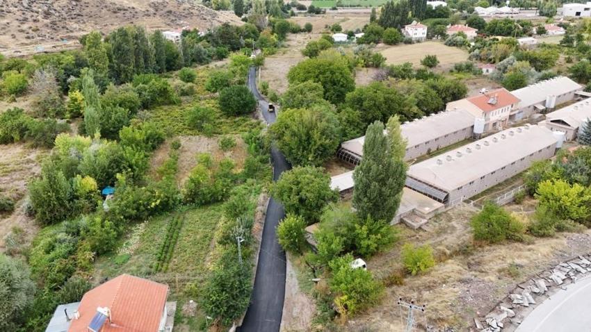 Kış gelmeden çalışmalar hızlandı! 2 bin 500 ton asfalt seriliyor
