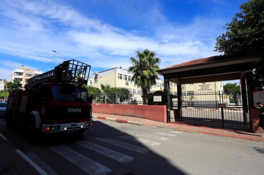 KPSS salonunda kilitli kaldı: Antalya'da ekipler güçlükle kurtardı