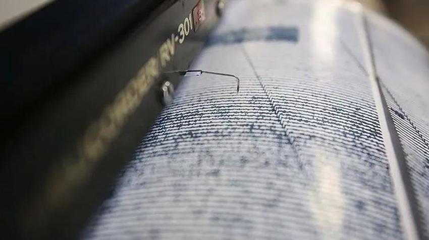 ADANA DEPREM SON DAKİKA | Adana'da deprem mi oldu, artçı deprem olacak mı? Bu geceyi dışarıda geçirmek gerekir mi?