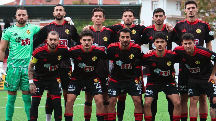 Eskişehirspor'da Hakan Şapcı maç biterken yaptı, beğenmeyince sitem etti