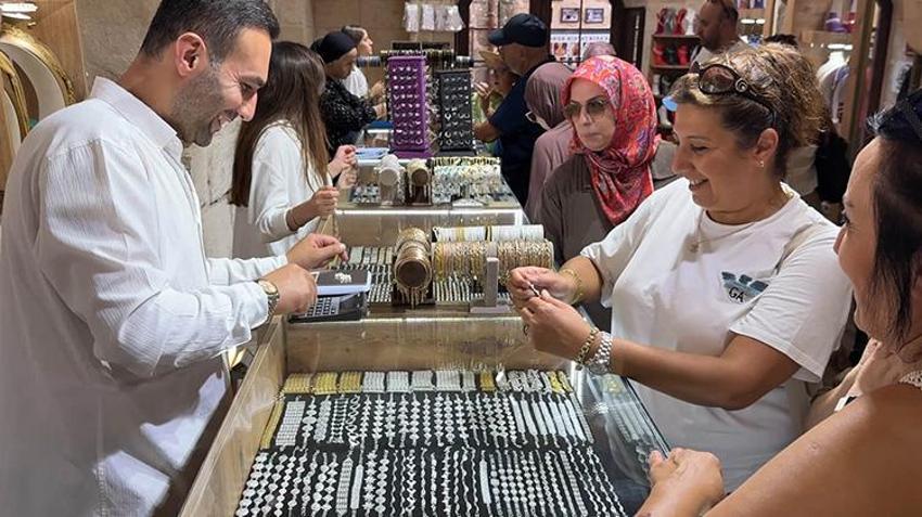 Uzak Şehir'i izleyen Midyat’a gidiyor! 3 bin yıllık sanat turistlerin gözdesi oldu