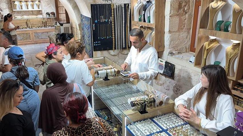 Uzak Şehir'i izleyen Midyat’a gidiyor! 3 bin yıllık sanat turistlerin gözdesi oldu