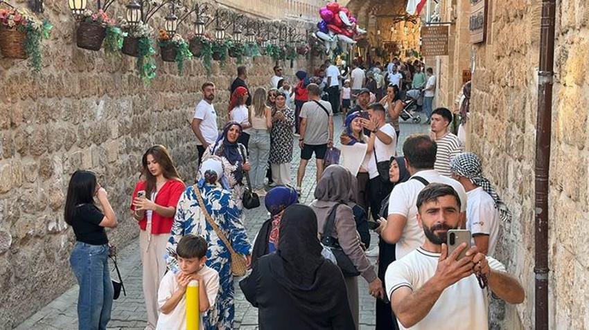 Uzak Şehir'i izleyen Midyat’a gidiyor! 3 bin yıllık sanat turistlerin gözdesi oldu