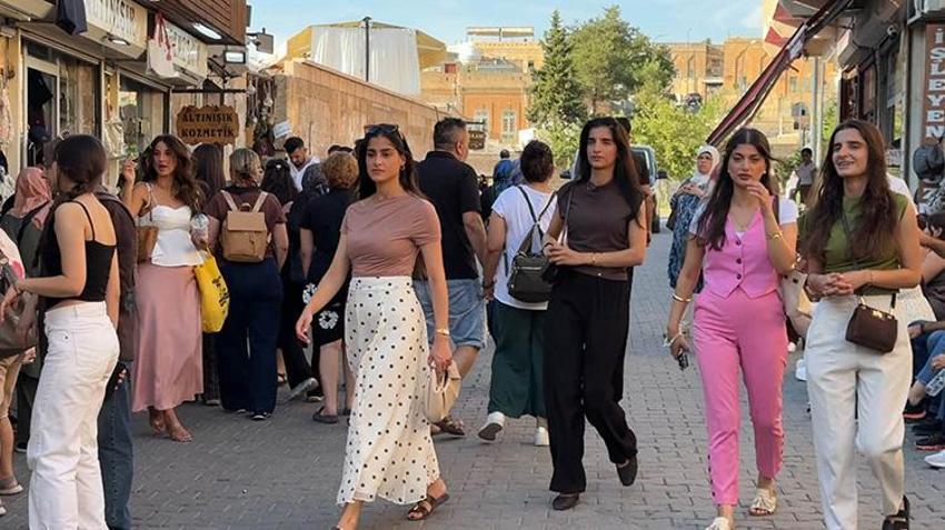 Uzak Şehir'i izleyen Midyat’a gidiyor! 3 bin yıllık sanat turistlerin gözdesi oldu