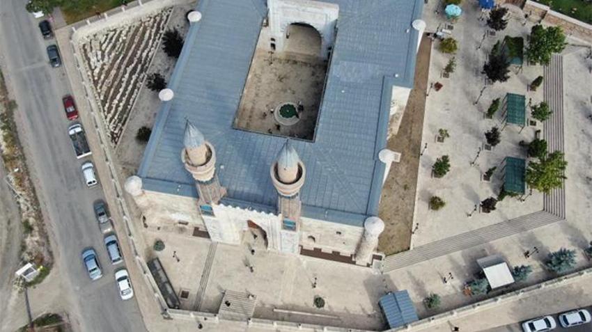 Sivas turizmde şahlandı! YHT ve restorasyon dopingi ile ziyaretçi rekoru kırıldı