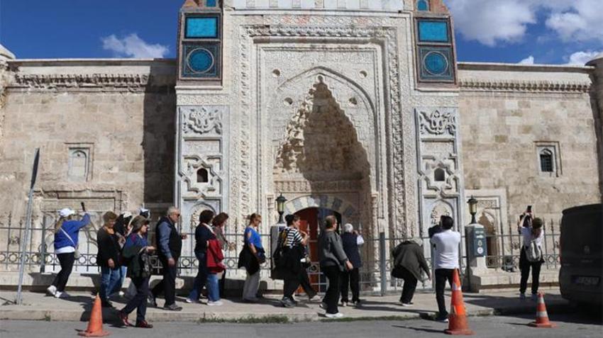 Sivas turizmde şahlandı! YHT ve restorasyon dopingi ile ziyaretçi rekoru kırıldı