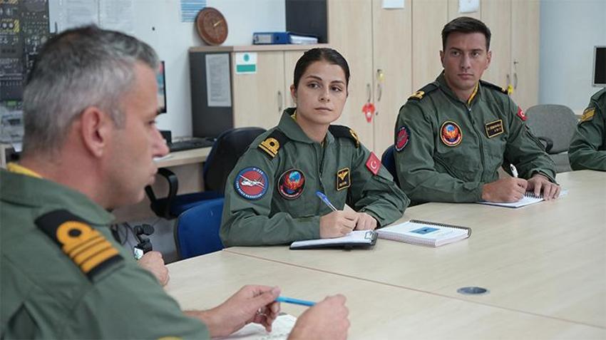 Gökyüzünde bir ilk: Adını tarihe yazdırdı! Donanmanın ilk kadın uçak pilotu oldu