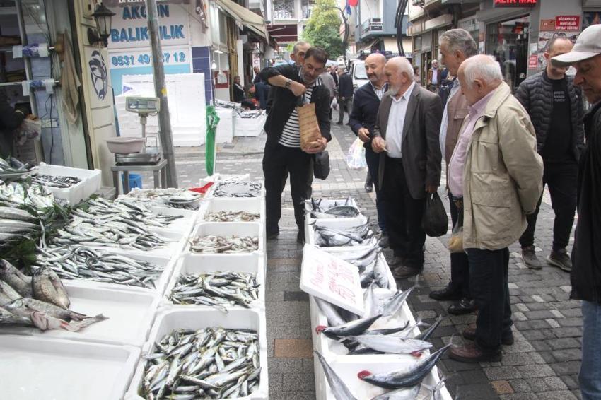 Karadeniz'de palamut bolluğu: Fiyatlar yarı yarıya düştü, tanesi 50 TL'den kapış kapış gidiyor!