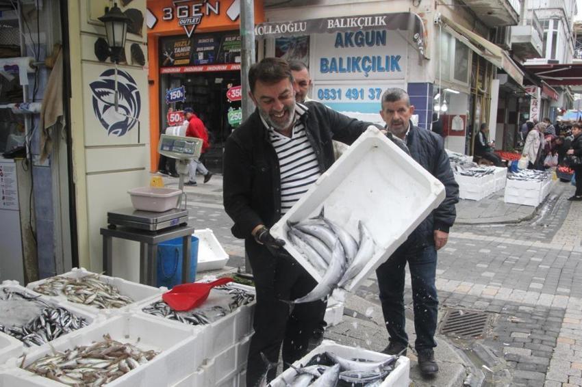 Karadeniz'de palamut bolluğu: Fiyatlar yarı yarıya düştü, tanesi 50 TL'den kapış kapış gidiyor!