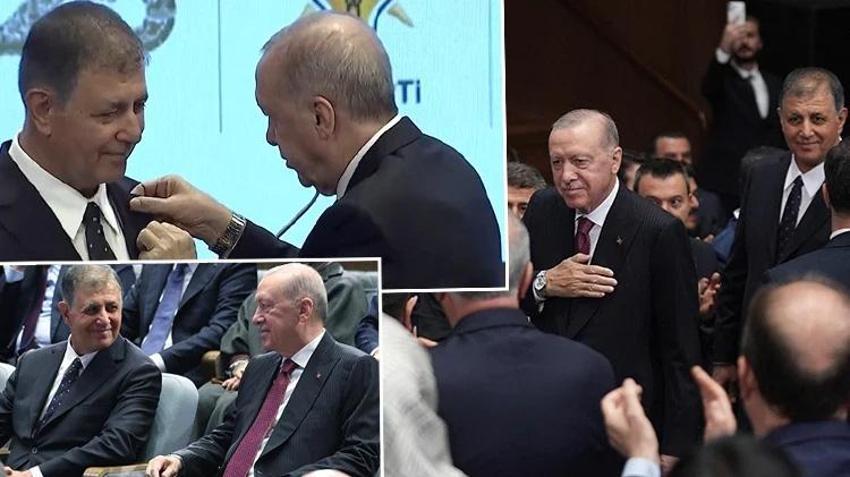 SON DAKİKA: İzmir Büyükşehir Belediye Başkanı Cemil Tugay AK Parti'ye geçti! Tugay'a AK Parti rozetini Cumhurbaşkanı Erdoğan taktı