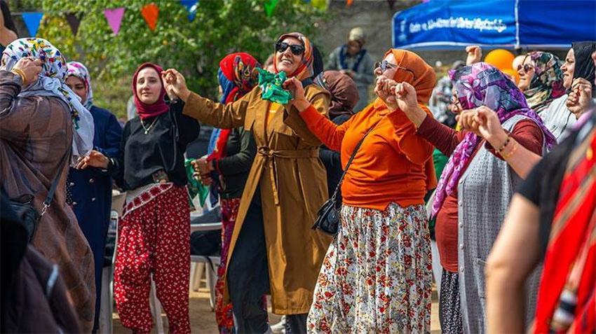 Şalvarını giyen alana koştu! Müzik, spor ve imece bir arada: Kocaeli’de görülmeye değer anlar