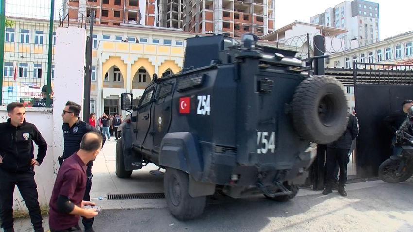 ESENYURT SEZAİ KARAKOÇ ANADOLU LİSESİ'NDE BIÇAKLI SALDIRI | Yaralı öğrenciler var! İşte olayın detayları