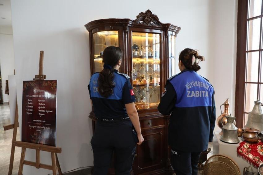 Depolarda sakladı, 15 yılda biriktirdi: Antika koleksiyonu gün yüzüne çıktı