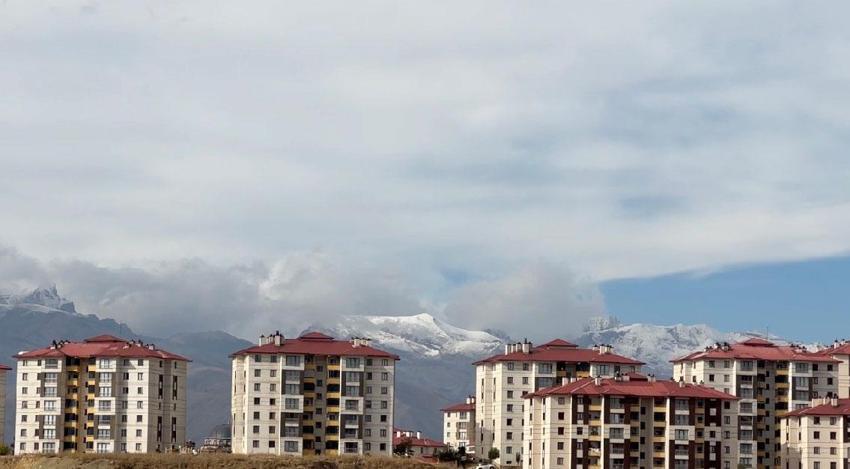 Yüksekova'da soğuk hava etkili oldu Cilo Dağları beyaza büründü