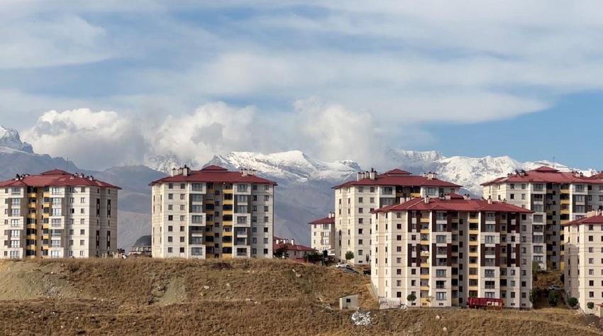 Yüksekova'da soğuk hava etkili oldu Cilo Dağları beyaza büründü