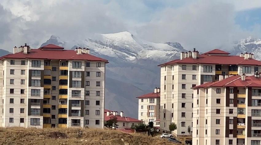 Yüksekova'da soğuk hava etkili oldu Cilo Dağları beyaza büründü