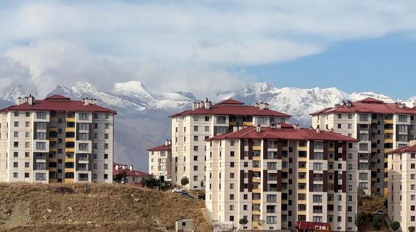 Yüksekova'da soğuk hava etkili oldu Cilo Dağları beyaza büründü
