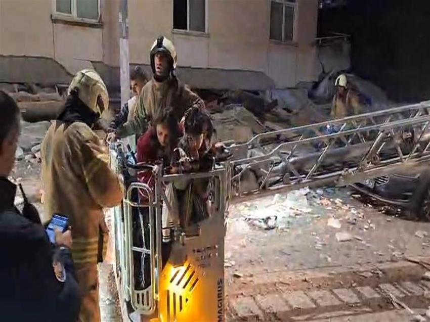 Maltepe'de 6 katlı bina çöktü: Arama kurtarma çalışması sürüyor
