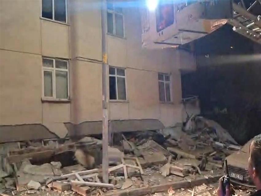 Maltepe'de 6 katlı bina çöktü: Arama kurtarma çalışması sürüyor