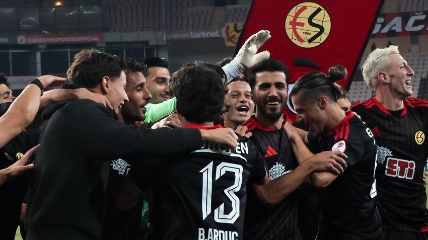 Eskişehirspor 4 golle turlardı! Hasan Kaya'nın golleri gündem oldu