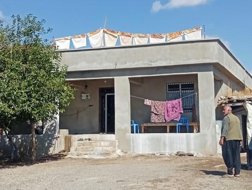 Sonbahar gelince Şanlıurfa’da başlıyor! Beyaz çarşaflara seriliyor, kış aylarında gelir kapısı oluyor!
